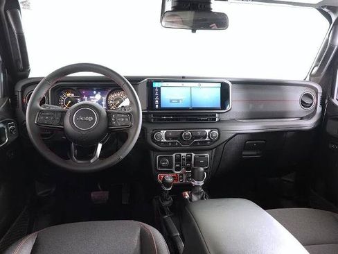 Used 2025 Jeep Wrangler Unlimited Rubicon AWD/4WD image 2