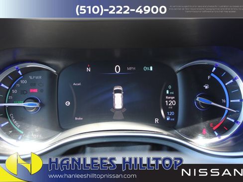 Used 2018 Chrysler Pacifica Touring-L FWD image 32