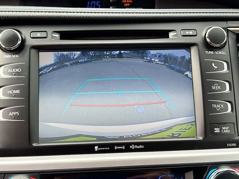 Used 2019 Toyota Highlander XLE image 11