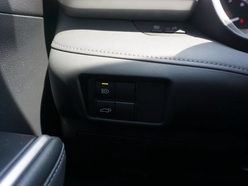 Used 2021 Toyota Highlander XLE FWD image 5