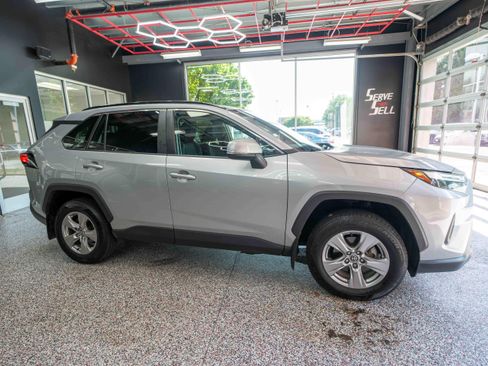 Used 2022 Toyota RAV4 XLE w/ Convenience Package AWD/4WD image 5