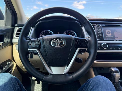 Used 2015 Toyota Highlander Limited Platinum AWD/4WD image 19