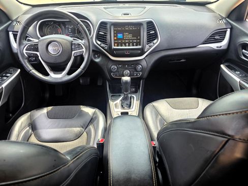 Used 2018 Jeep Cherokee Latitude Plus image 13