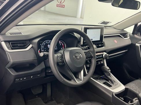 Used 2025 Toyota RAV4 XLE w/ Convenience Package FWD image 9