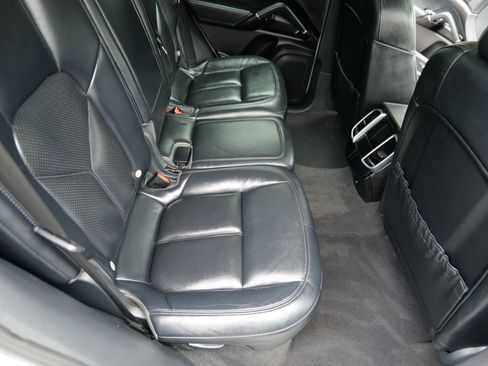Used 2016 Porsche Cayenne image 43