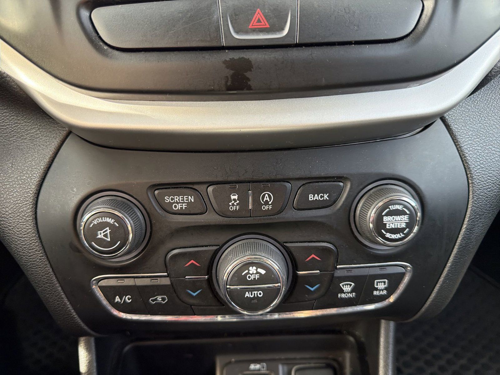 Used 2017 Jeep Cherokee Trailhawk w/ Comfort/Convenience Group AWD/4WD image 20