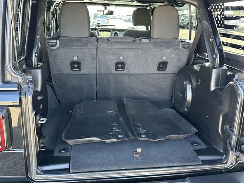 Used 2022 Jeep Wrangler Unlimited Sahara w/ Cold Weather Group image 11