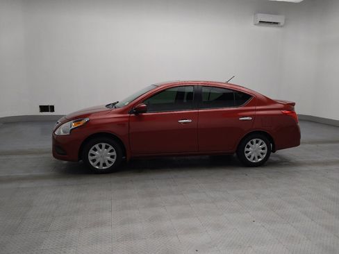 Used 2019 Nissan Versa SV image 2