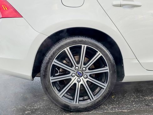 Used 2018 Volvo S60 T5 Inscription image 29