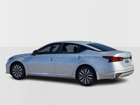 New 2025 Nissan Altima 2.5 SV image 3