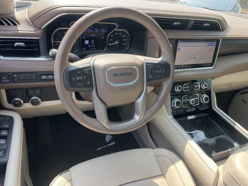 Used 2021 GMC Yukon Denali w/ LPO, Illumination Package RWD image 17