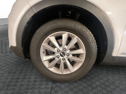 Used 2020 Kia Sorento LX AWD/4WD image 13