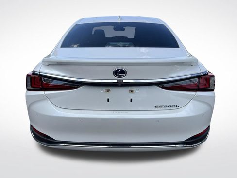 Used 2019 Lexus ES 300h Ultra Luxury w/ Accessory Package 2 FWD image 8