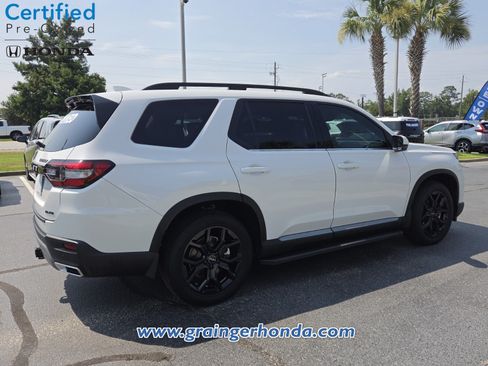 Certified 2025 Honda Pilot Touring image 5