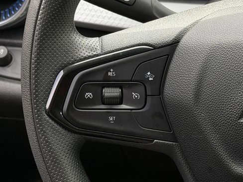 Used 2025 Chevrolet Trax LT FWD image 14