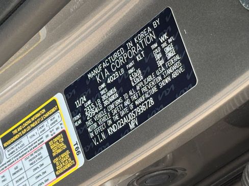 Used 2025 Kia Soul LX w/ LX Technology Package FWD image 29