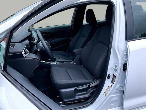 Used 2025 Toyota Corolla LE FWD image 8