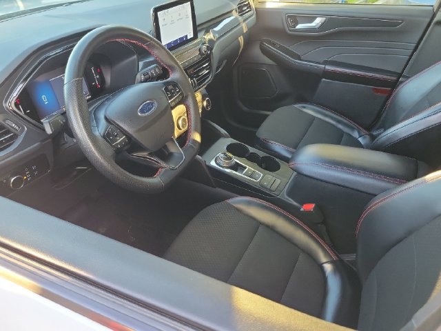 Certified 2025 Ford Escape ST-Line FWD image 3