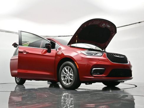 New 2026 Chrysler Pacifica Select image 47