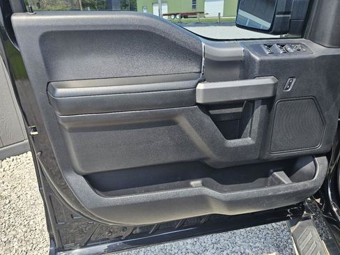 Used 2017 Ford F150 XLT w/ Equipment Group 302A Luxury AWD/4WD image 18