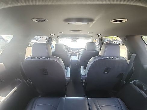 Used 2022 Buick Enclave Essence AWD/4WD image 17