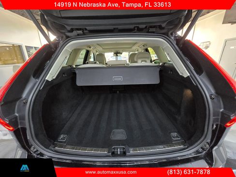 Used 2018 Volvo XC60 T5 Momentum w/ Vision Package image 30