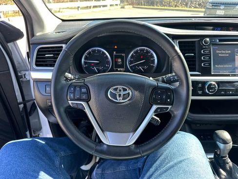 Used 2019 Toyota Highlander XLE image 39