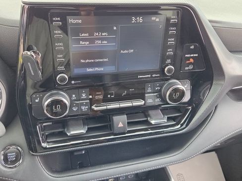 Used 2022 Toyota Highlander XSE AWD/4WD image 17