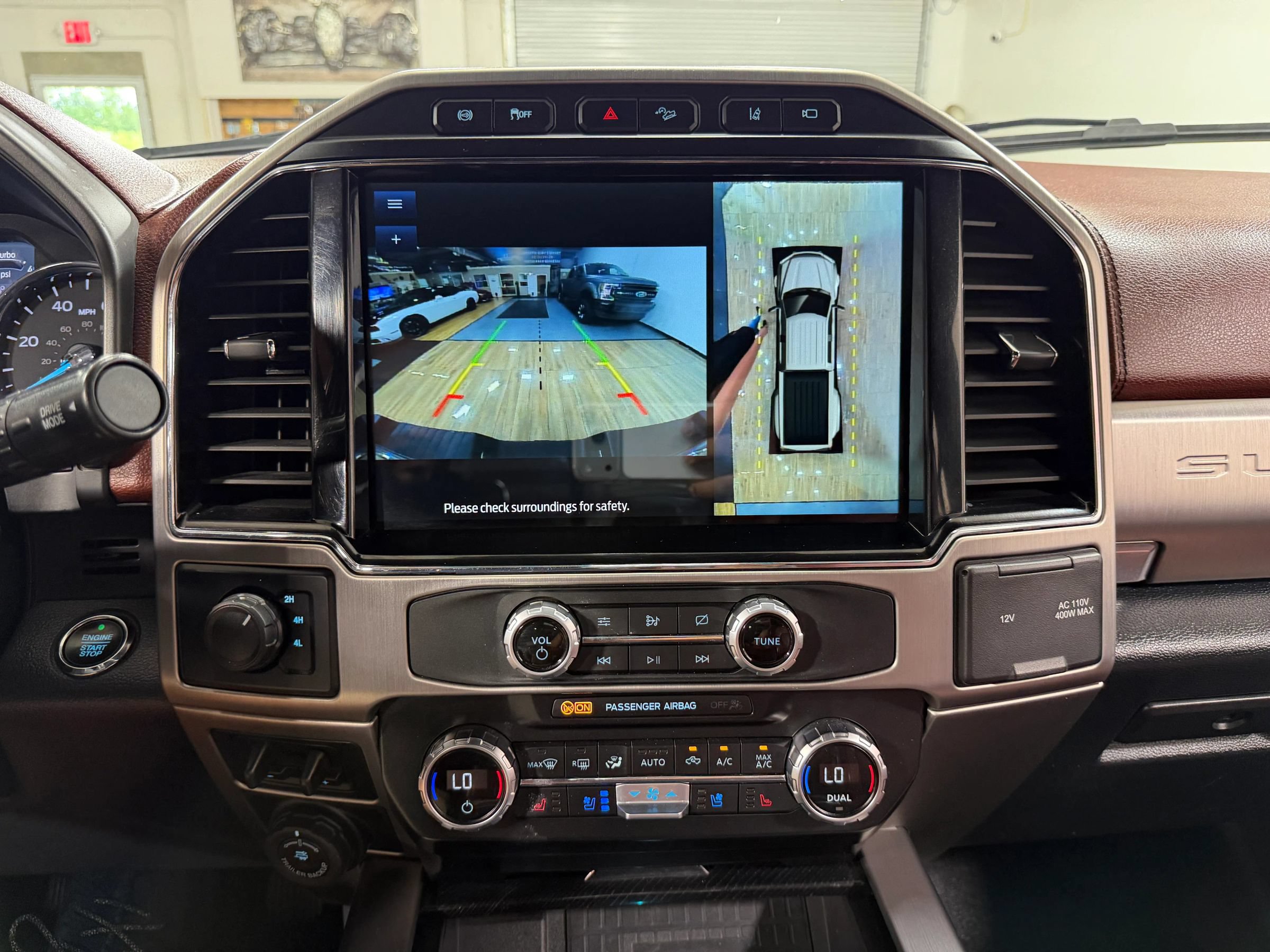 Used 2022 Ford F350 Platinum w/ FX4 Off-Road Package AWD/4WD image 23