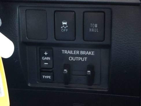 Used 2017 Toyota Tundra SR5 w/ SR5 Upgrade Package RWD image 26