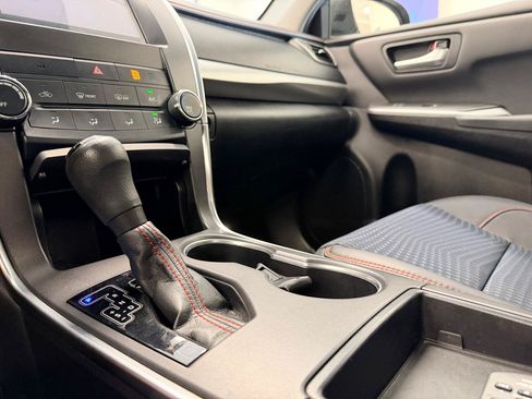 Used 2015 Toyota Camry SE FWD image 34