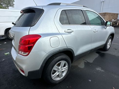 Used 2017 Chevrolet Trax LT AWD/4WD image 2