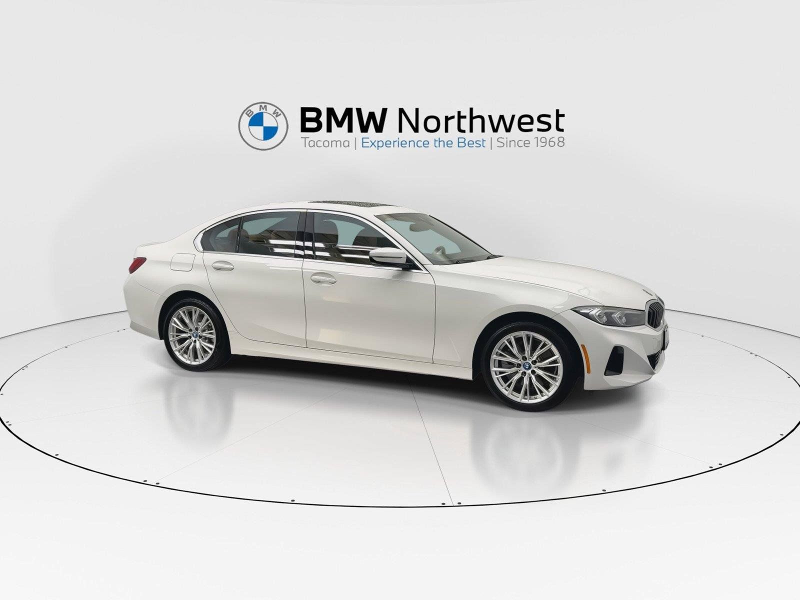 Used 2024 BMW 330e w/ Convenience Package RWD image 6