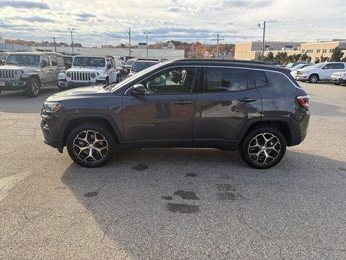 Certified 2024 Jeep Compass Limited w/ Sun and Sound Group image 17