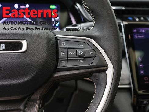 Used 2022 Jeep Grand Cherokee Limited 4xe w/ Luxury Tech Group II AWD/4WD image 16