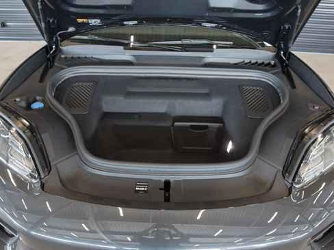 New 2026 Porsche Macan Electric RWD image 26
