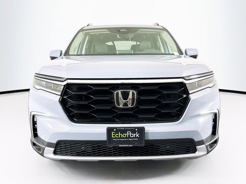 Used 2024 Honda Pilot Touring image 2