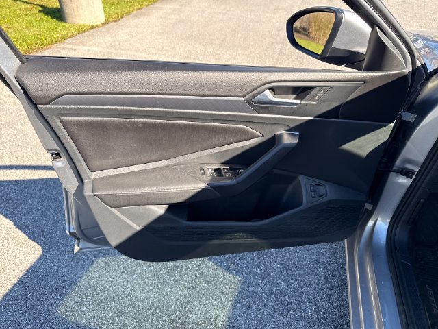 Used 2024 Volkswagen Jetta SE w/ Panoramic Sunroof Package FWD image 23