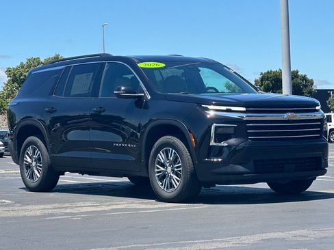 Used 2026 Chevrolet Traverse LT w/ LPO, Floor Liner Package FWD image 2
