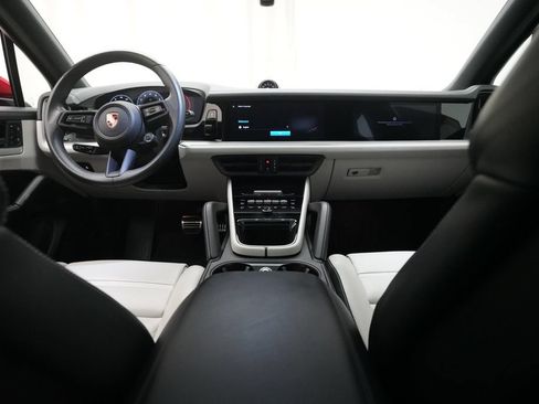 Certified 2025 Porsche Cayenne S AWD/4WD image 18