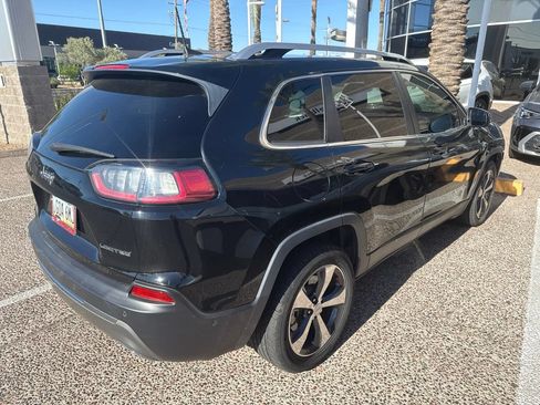 Used 2019 Jeep Cherokee Limited w/ Luxury Group FWD image 12
