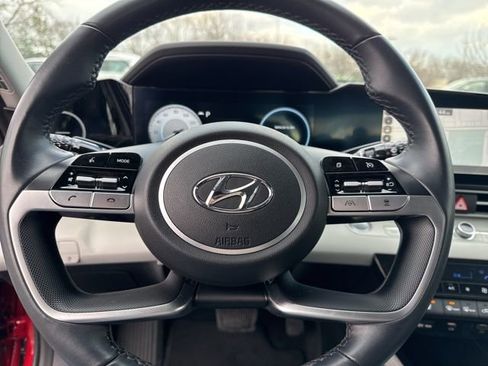 Used 2023 Hyundai Elantra Limited image 9