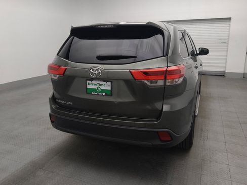 Used 2018 Toyota Highlander LE FWD image 7