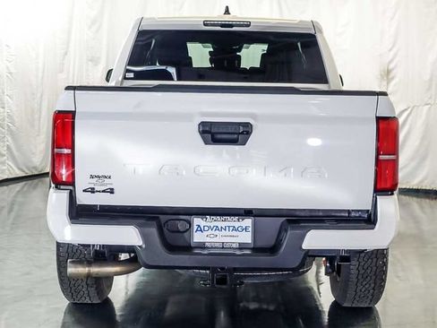 Used 2025 Toyota Tacoma TRD Off-Road AWD/4WD image 8