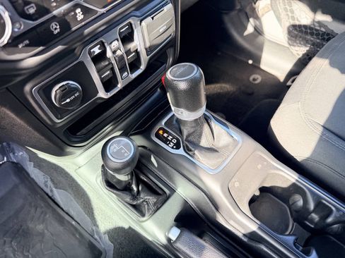 Used 2020 Jeep Gladiator Sport w/ Quick Order Package 24S AWD/4WD image 14