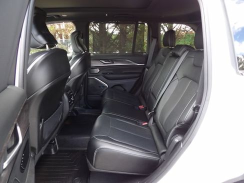 Used 2024 Jeep Grand Cherokee Overland w/ Adv Protech Group III AWD/4WD image 15