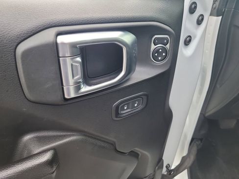 Certified 2023 Jeep Gladiator Sport AWD/4WD image 17