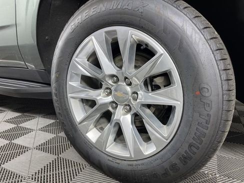 Used 2023 Chevrolet Suburban Premier image 14