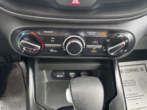 Used 2023 Kia Soul LX w/ LX Technology Package FWD image 33