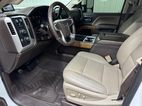Used 2019 GMC Sierra 2500 SLT w/ Duramax Plus Package AWD/4WD image 10